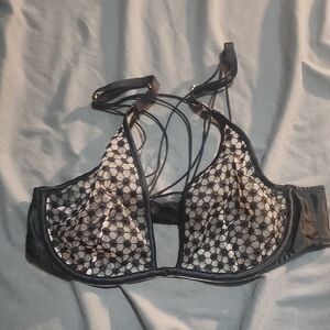 Victoria's Secret NWOT Strappy Back Bra